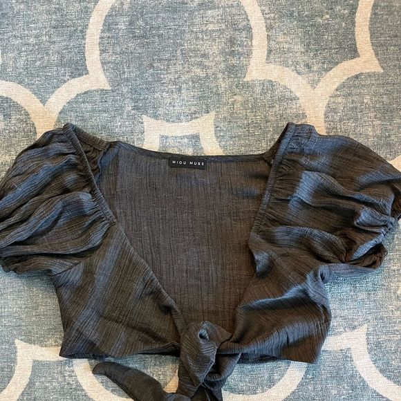 NWT. Tie front crop top. Charcoal color. Size small. - Picture 3 of 10